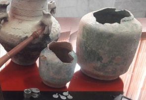 کشف ظروف سفالی و سکه های ساسانی در نیشابور
