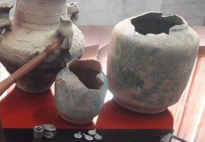کشف ظروف سفالی و سکه های ساسانی در نیشابور