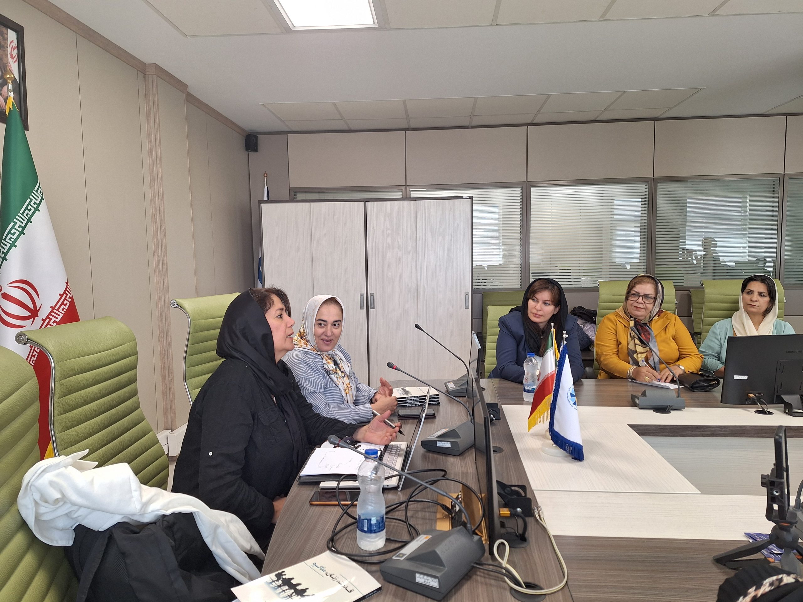 تا نگاه جامعه تغییر نکند، اتاق فکر زنان صدایی نخواهد داشت